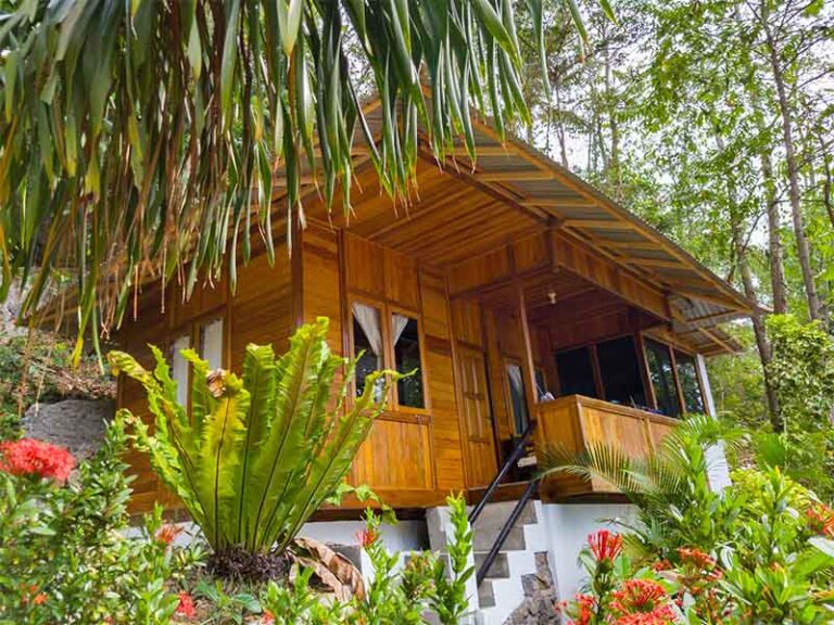 nad-lembeh resort villa