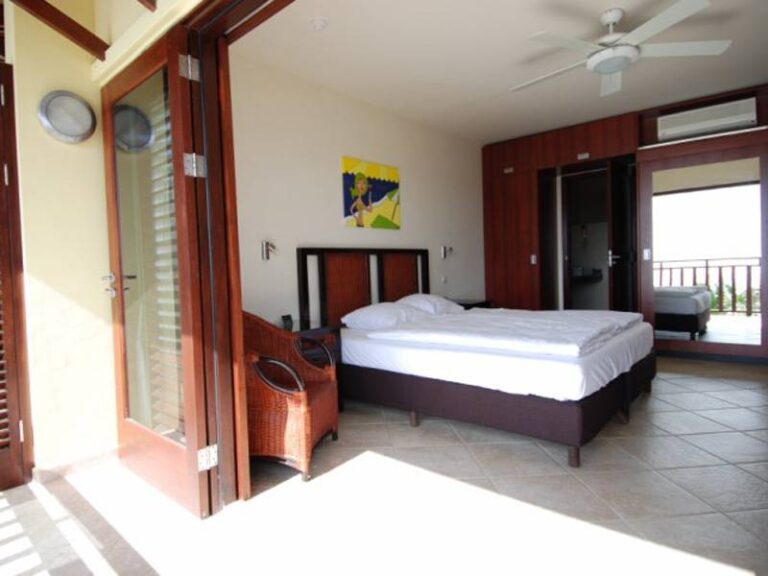 lionsdive resort